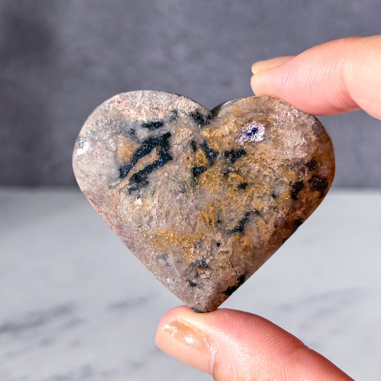 ピンクコバルトカルサイト in ラピスラズリ ハート