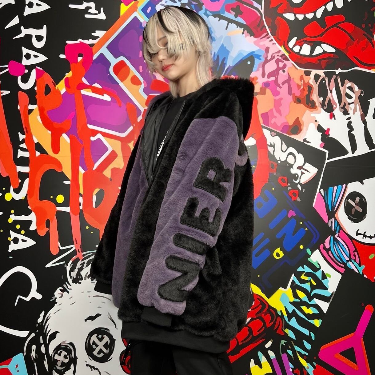 超ふわもこBACK LOGO TWO-TONE ZIP OUTER【BLACK×PURPLE】 | NIER CLOTHING
