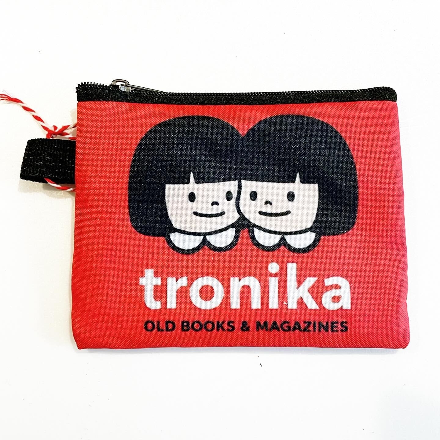 コインケース「トロニカ　双子　イラスト　顔アップ　赤」小銭入れ　ミニポーチ - 画像1
