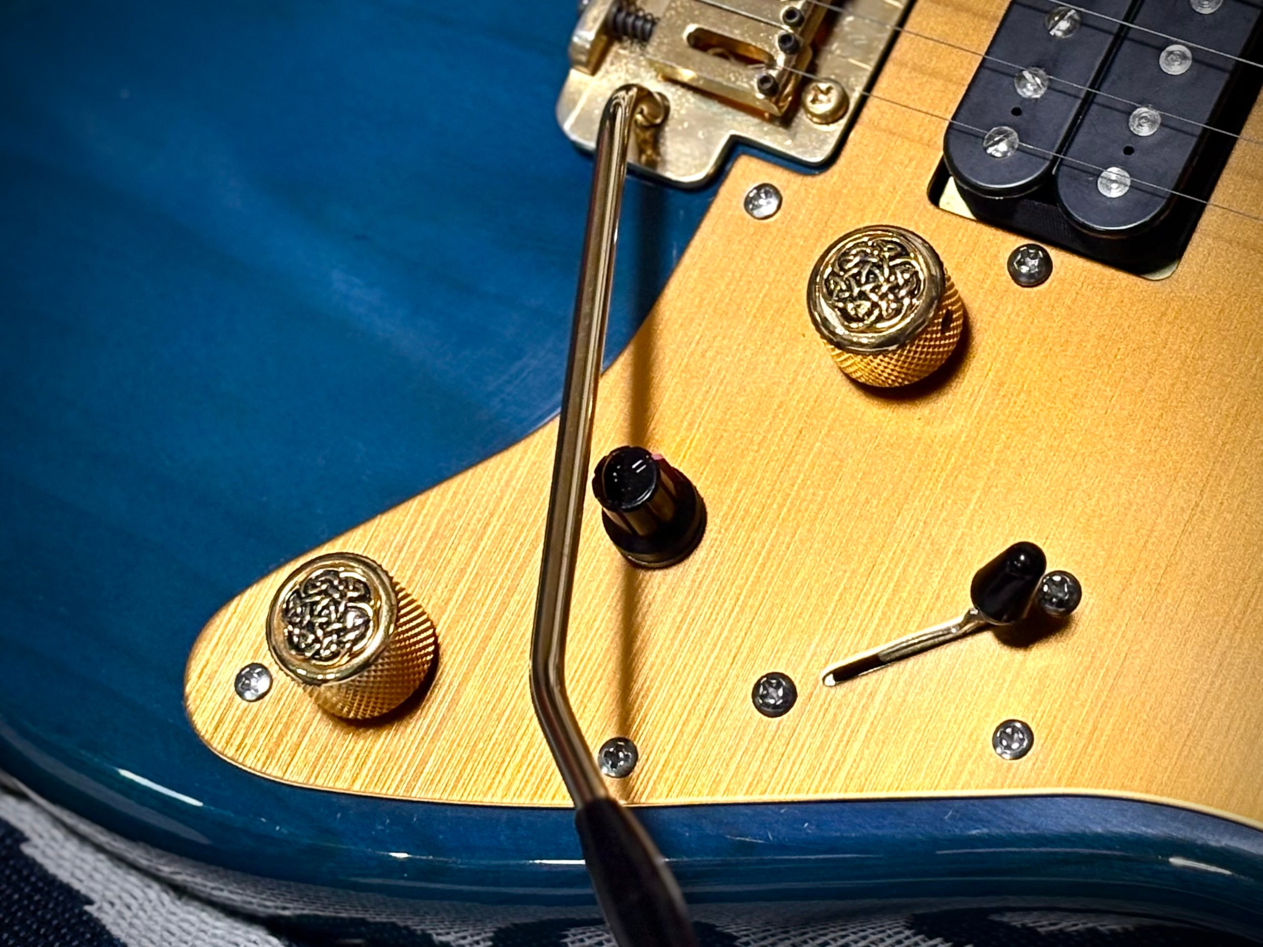 RESTOMOD】80's Tokai BODY / 20's Fender NECK / DiMarzio PICKUPS ST