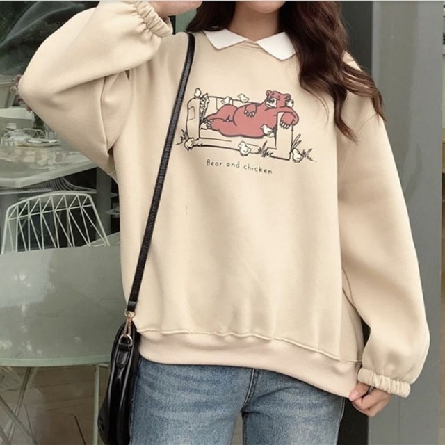 大きいサイズ レディース トップス 春秋冬 スウェット スエット レディース トレーナー 長袖 ポロカラー 襟付き プリント柄 リトルガール ベア プルオーバー シンプル カジュアル おしゃれ 大人可愛い ガーリー お出かけ デート 通学 学生 キャンパス 普段着 アプリコット