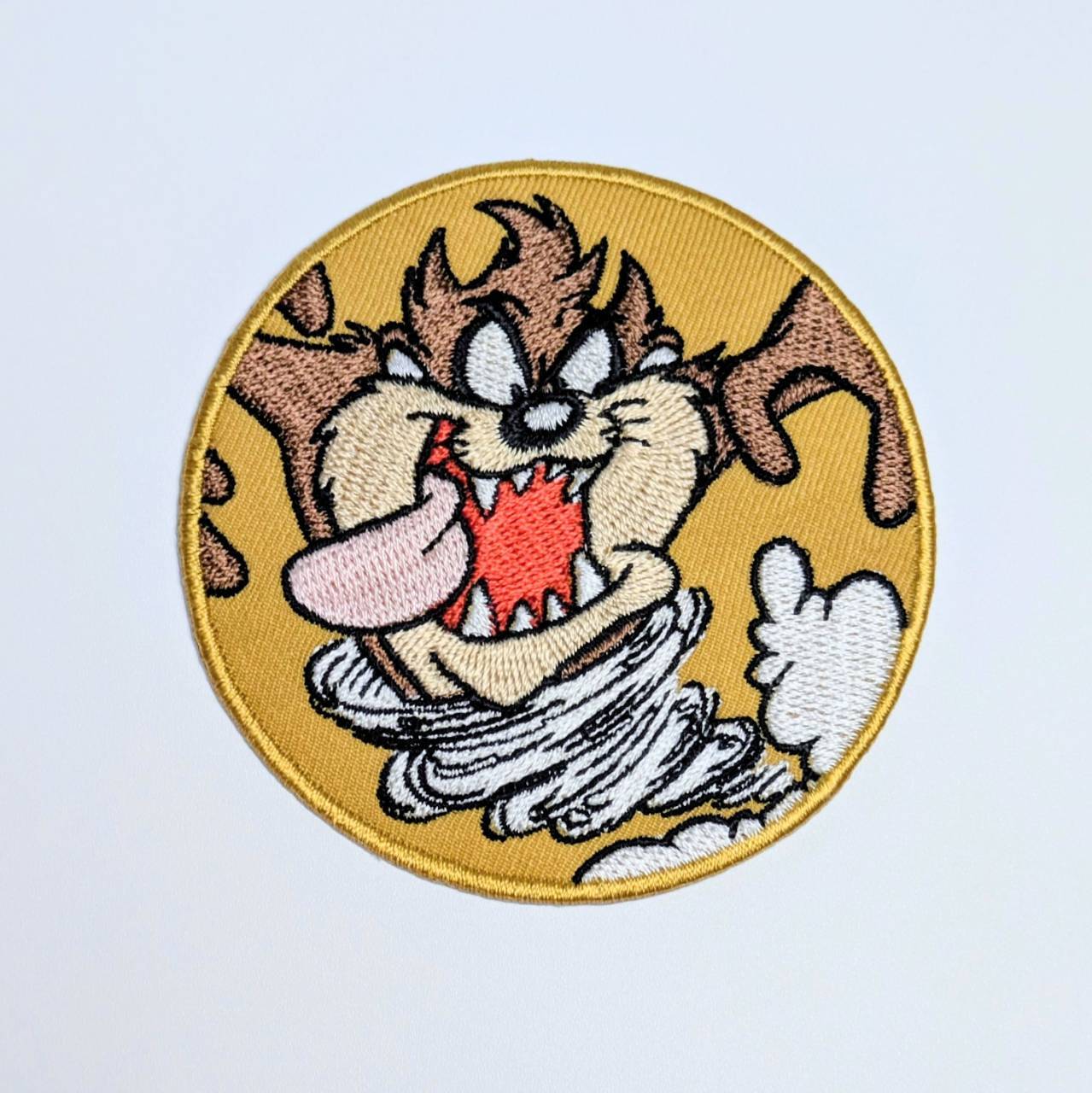 送料無料! ★刺繍アイロンワッペン★【 Looney Tunes ( ルーニーテューンズ ) 】 Tasmanian Devil ( タズマニアンデビル ) 〚アメリカン雑貨 アメトイ〛