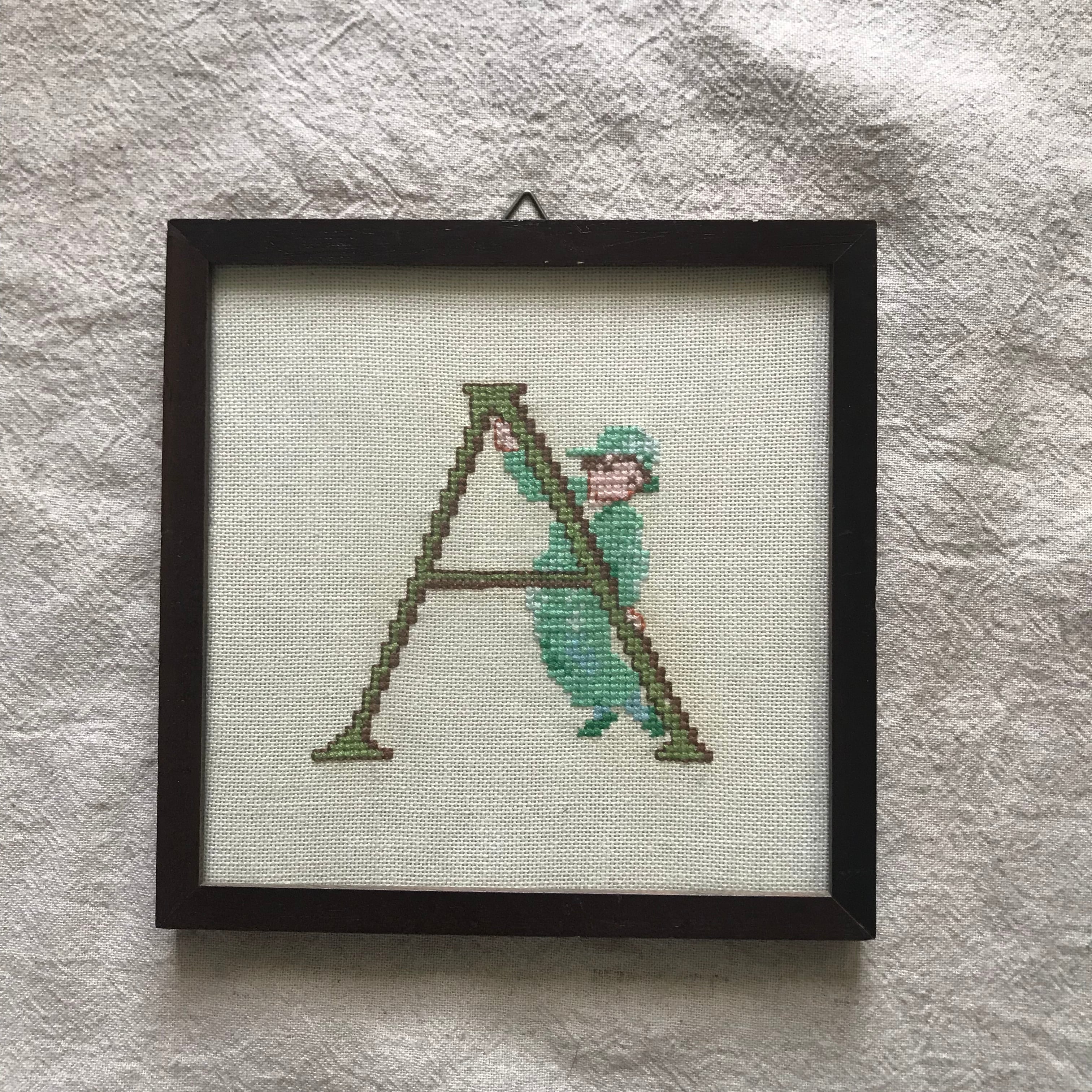Aの刺繍絵 | tsuitachi craft&brocante powered by BASE Aの刺繍絵 | tsuitachi craft&brocante powered by BASE