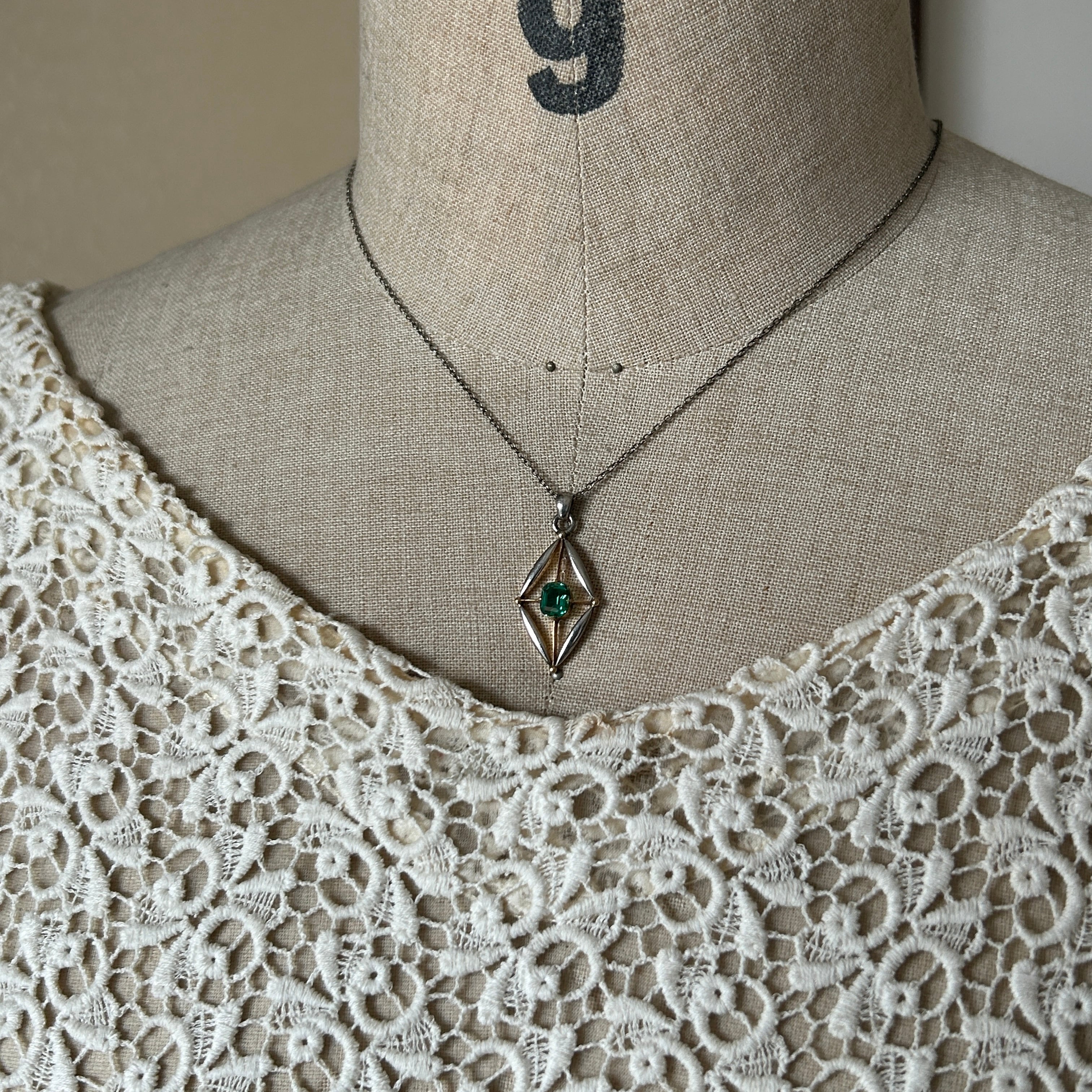 アンティーク　18金　短鎖飾りを使ったペンダントtop