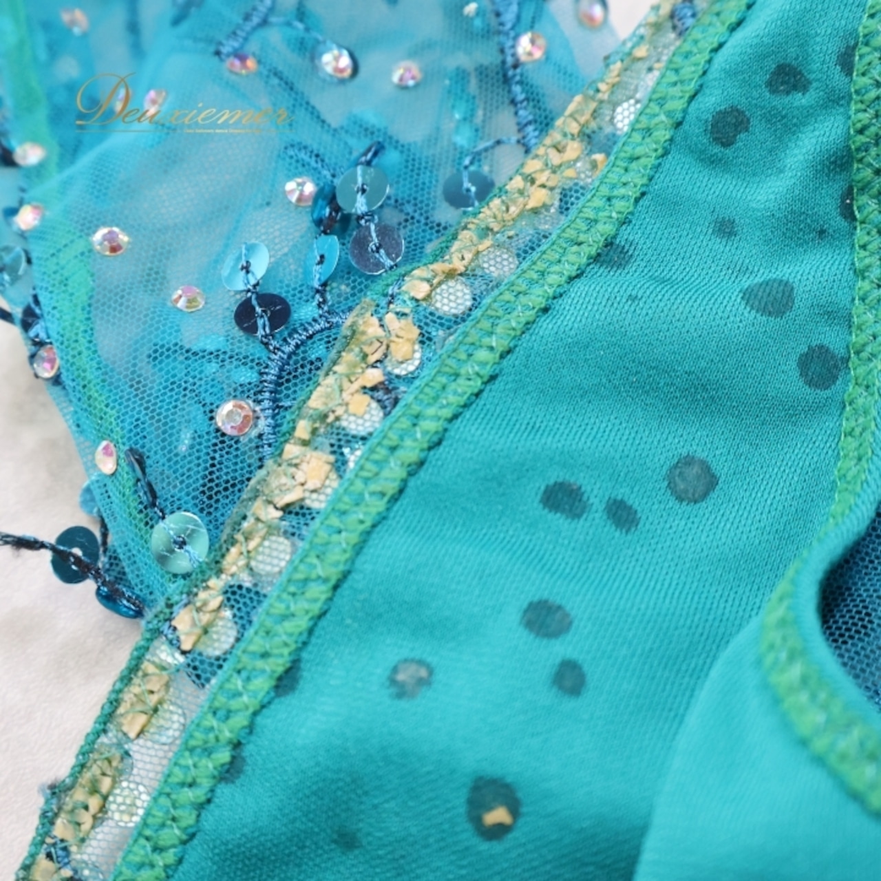 社交ダンス 衣装 ラテン ドレス ワンピース ラテンドレス 青 緑 エメラルド スパンコール atelier miwa atelierミワ グリーン系 ブルー系 フロア映え 女性用衣装 舞台用ドレス 輝き デザインドレス ダンス衣装 フォーマルドレス スパンコールドレス ラテンスタイル 社交ダンスウェア