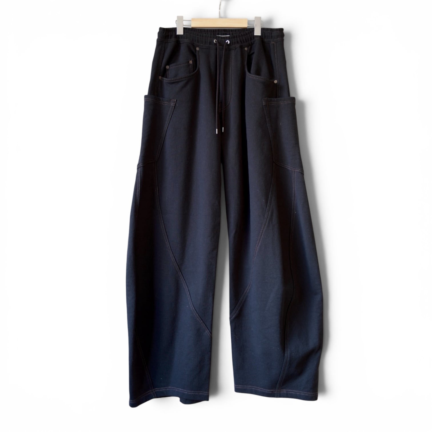 KHOKI  [3D CUTTING SWEATPANTS]