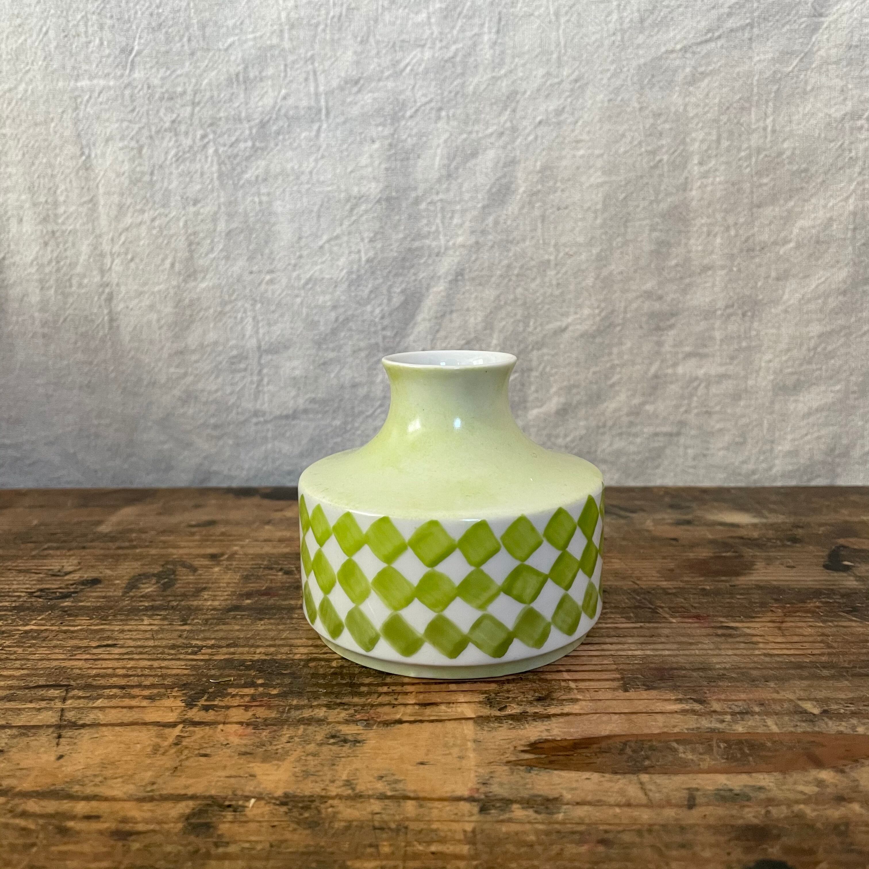 手描きのダイヤ模様の一輪挿し