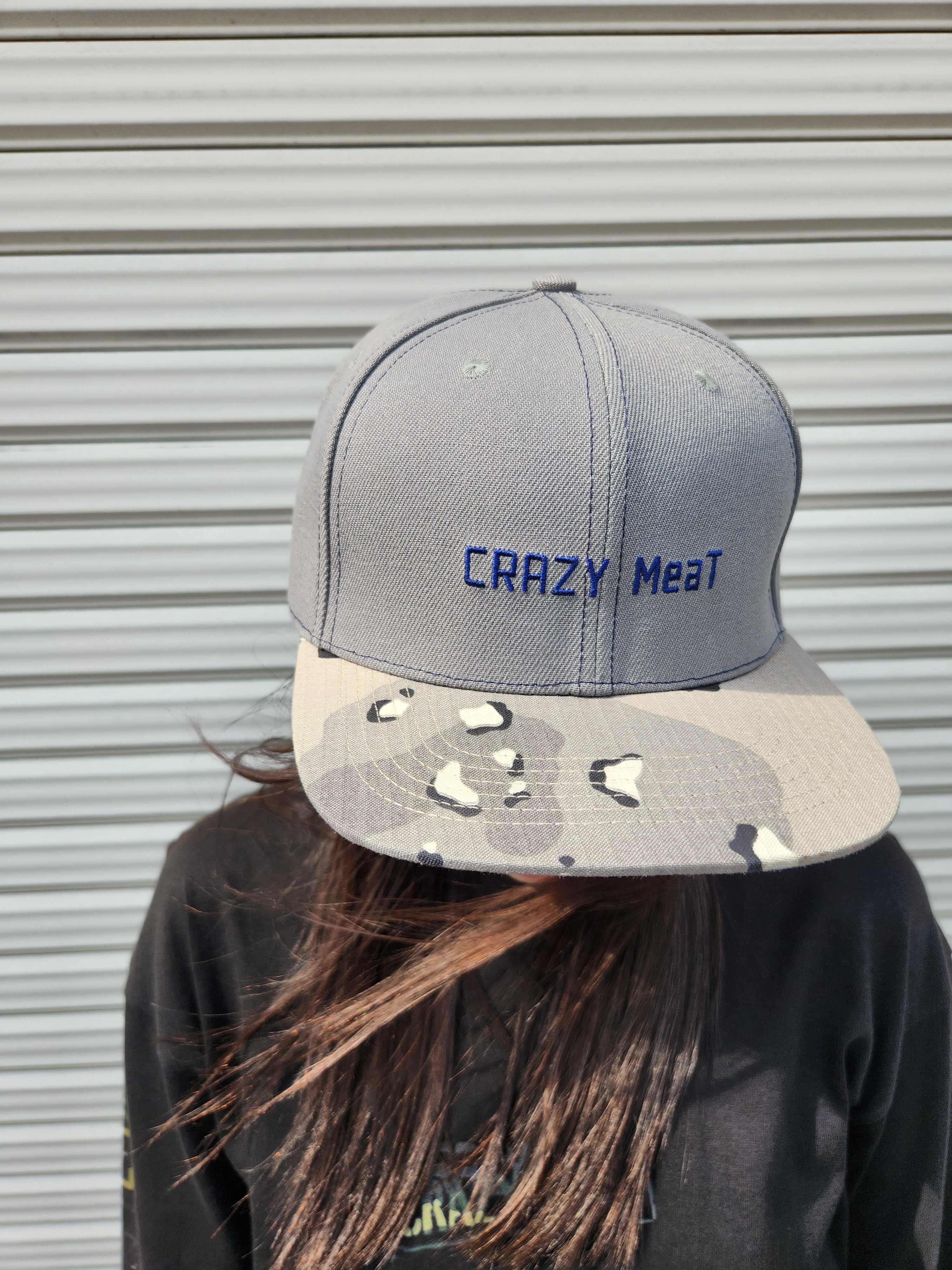 フラットバイザーキャップ】CRAZY MeaT：チョコチップ迷彩(グレー