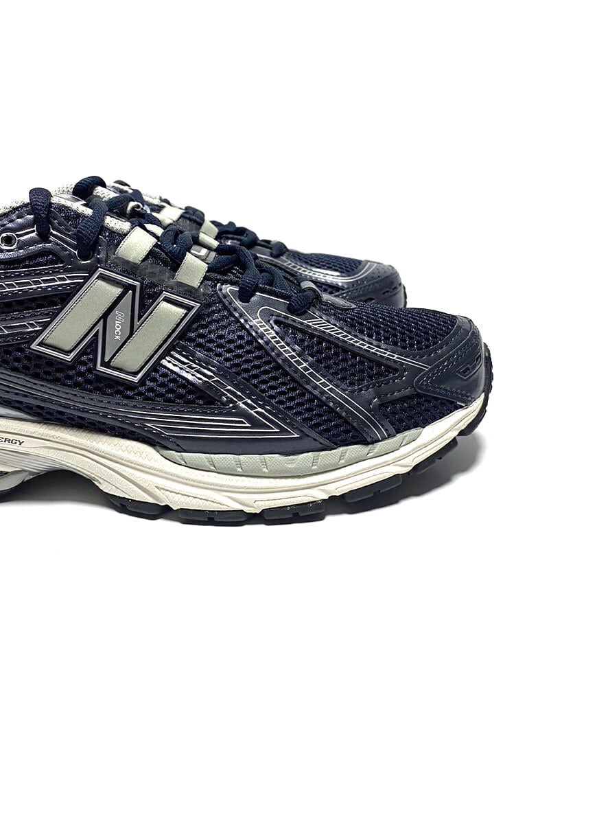 海外限定モデル New Balance M1906RCA 