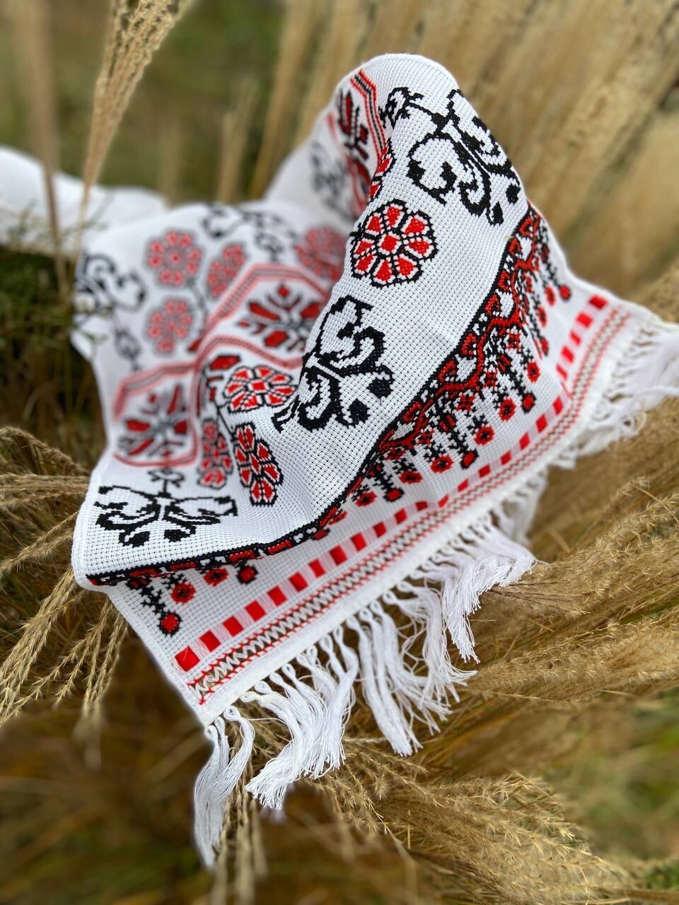 ウクライナ伝統手刺繍祭具タオル「ルシニク」 | ウクライナ刺繍と伝統