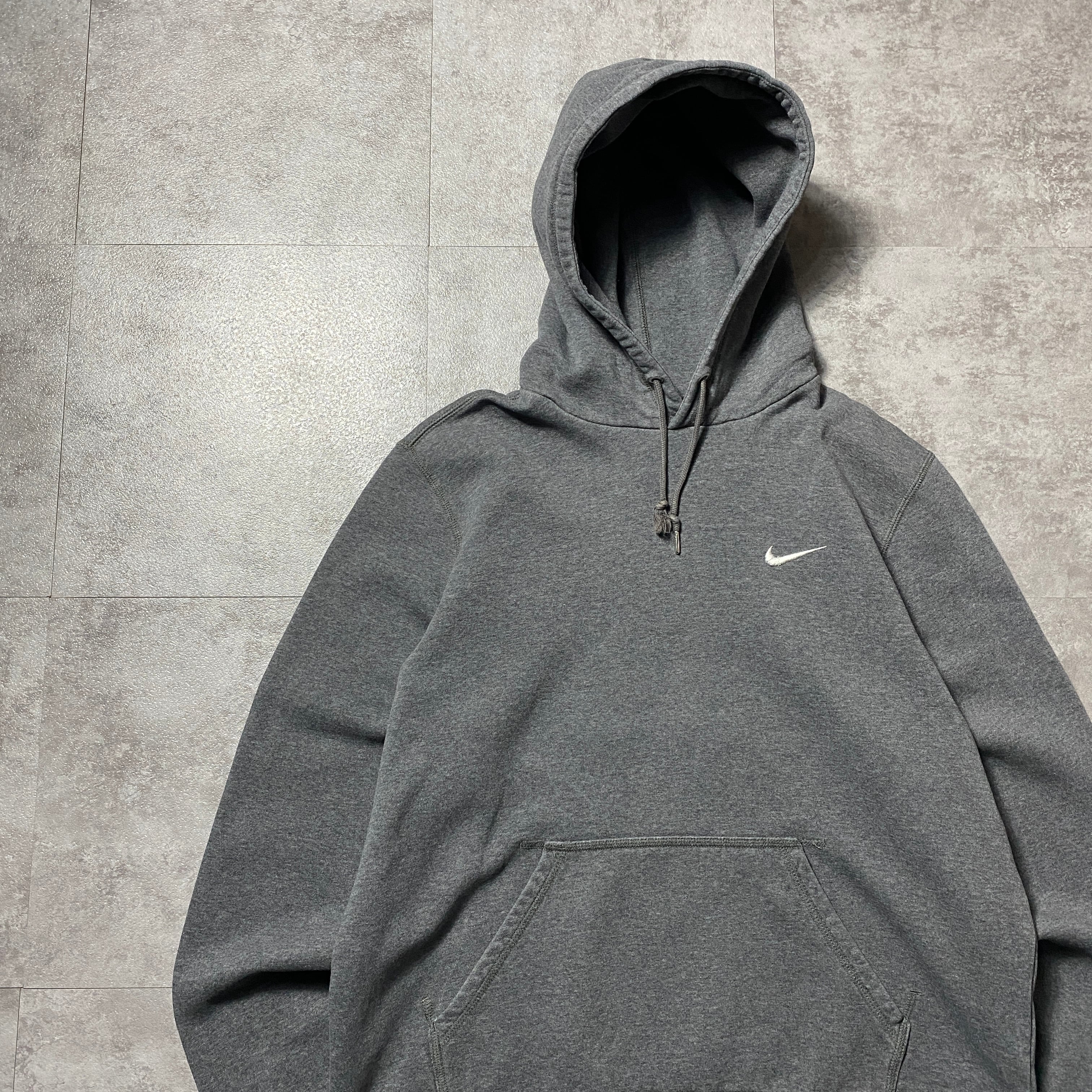 NIKE ナイキ スウォッシュ 刺繍ワンポイント グレー スウェット