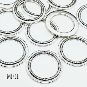 【4個】ラウンドフレームツイストデザインチャーム