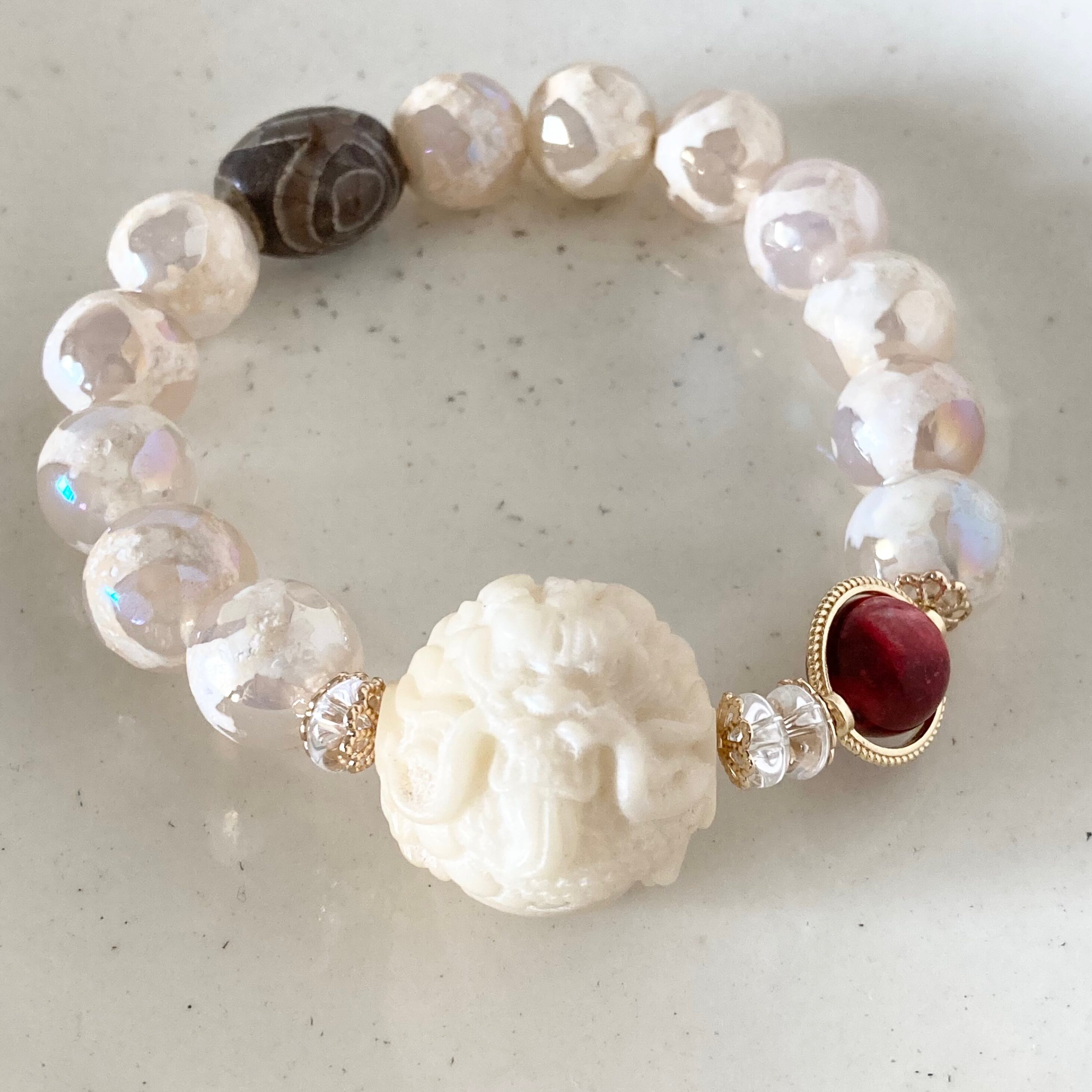 天然　ソルトソースアゲート　彫刻ビーズ（九尾のキツネ）ブレスレット　可愛い❤︎ 天然ソルトソースアゲート彫刻ビーズ（九尾のキツネ