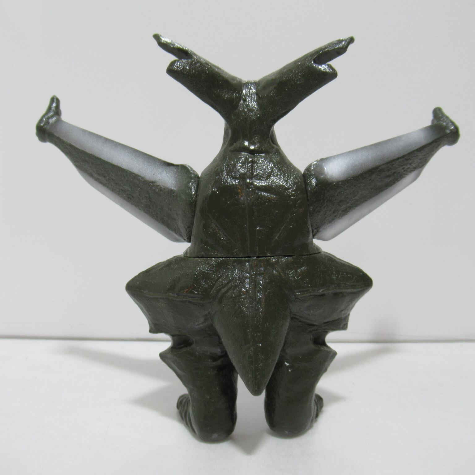 ギエロン　ソフビ　サンプル？中国バンダイ？ Amazon | ウルトラ怪獣ソフビ 旧金型 ギエロン星獣 硬質版