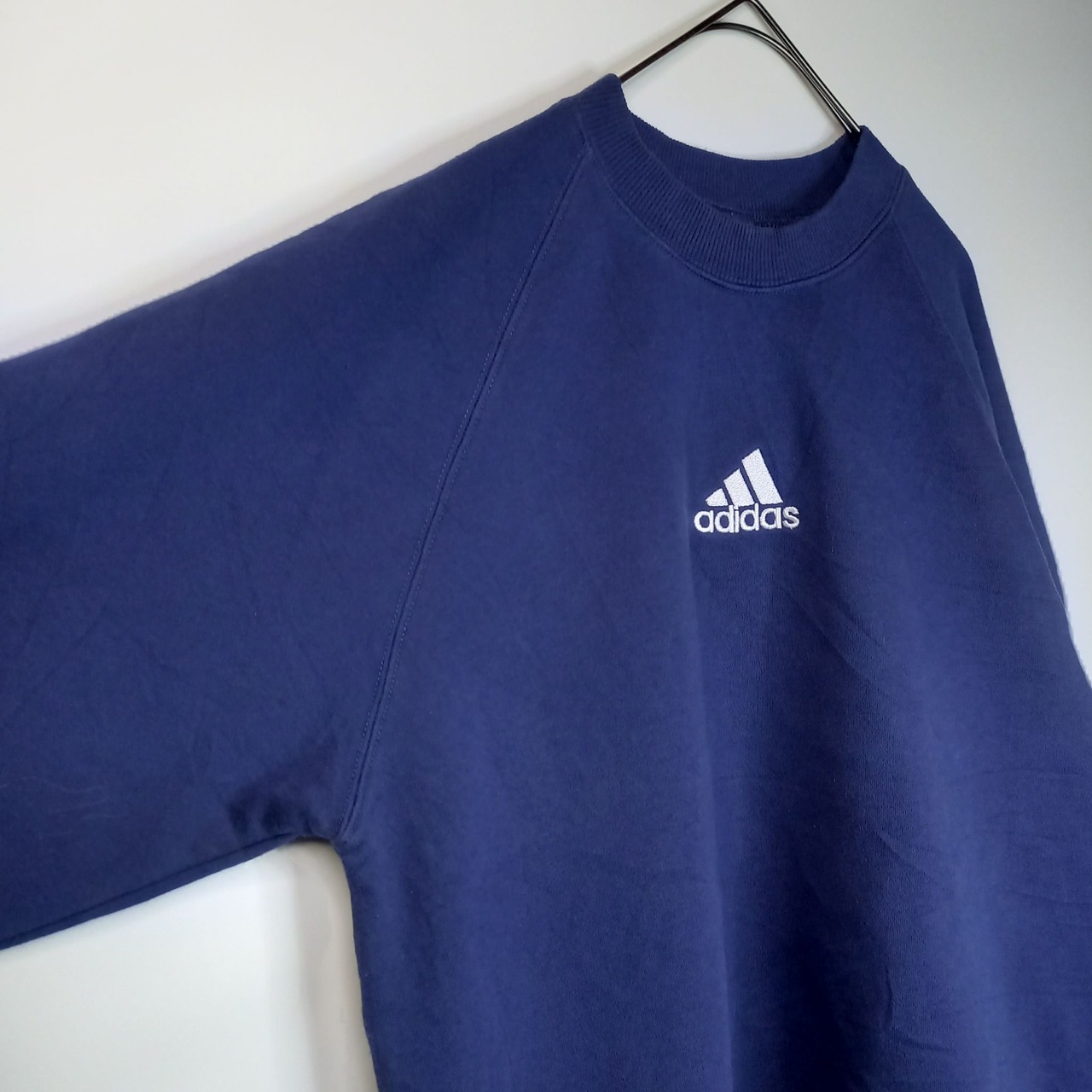 アディダス　クルーネック　プルオーバー　スウェット　トレーナー　刺繍センターロゴ