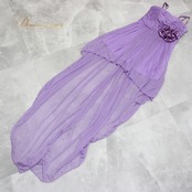 パーティドレス ワンピース カラードレス ナイトドレス ICHIOKU イチオク 紫 パープル系 演奏会 発表会 カラオケ クラブ キャバクラ ピアノ 大きなコサージュ コサージュ付き 調節可能な肩紐 伸縮性あり ポリエステル製 ポリウレタン製 レディースドレス 春夏向け ドレスアップ ルームウェア デート用ファッション シンプルでエレガント フェミニンスタイル 特別な日用