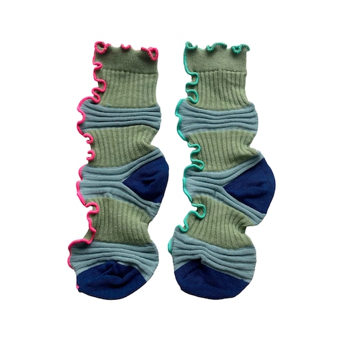 【solmu×HITOTSUDAKE】mellow uneune socks（カーキ×ブルー）ネオンピンク×ミントグリーン