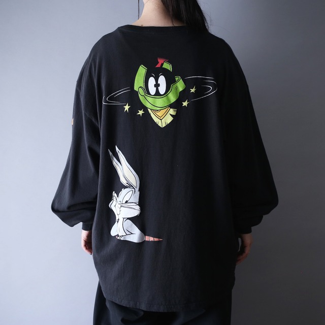 "LOONEY TUNES" random position character design l/s tee