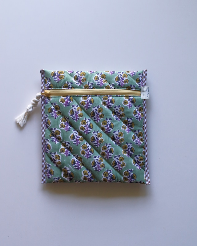Block quilt Book Sleeve.　<Green land>