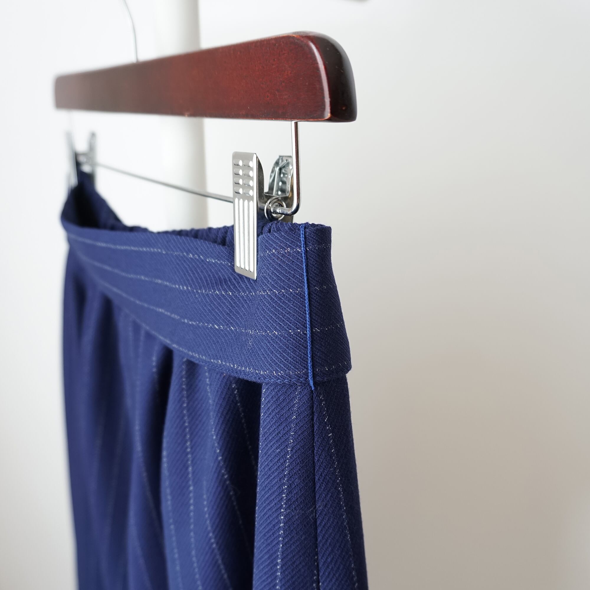 アシメトリータックのワイドパンツ ブルーストライプ | Loiseauirise