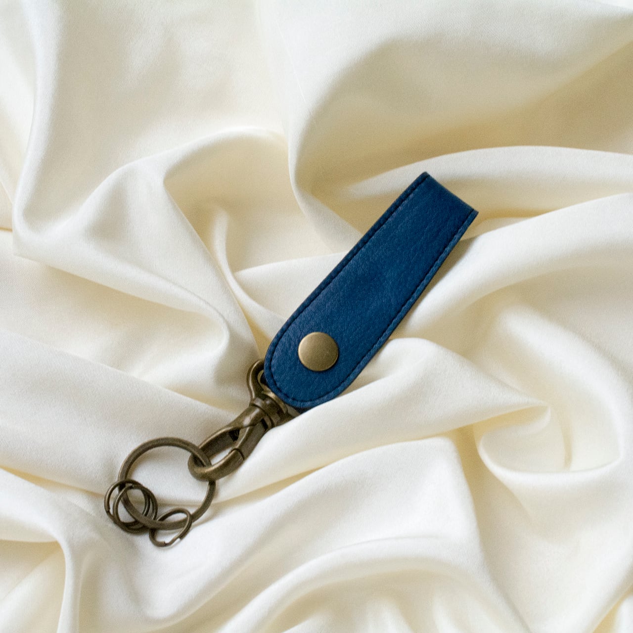 K103 本革 藍染め キーホルダー | Kinuya Indigo