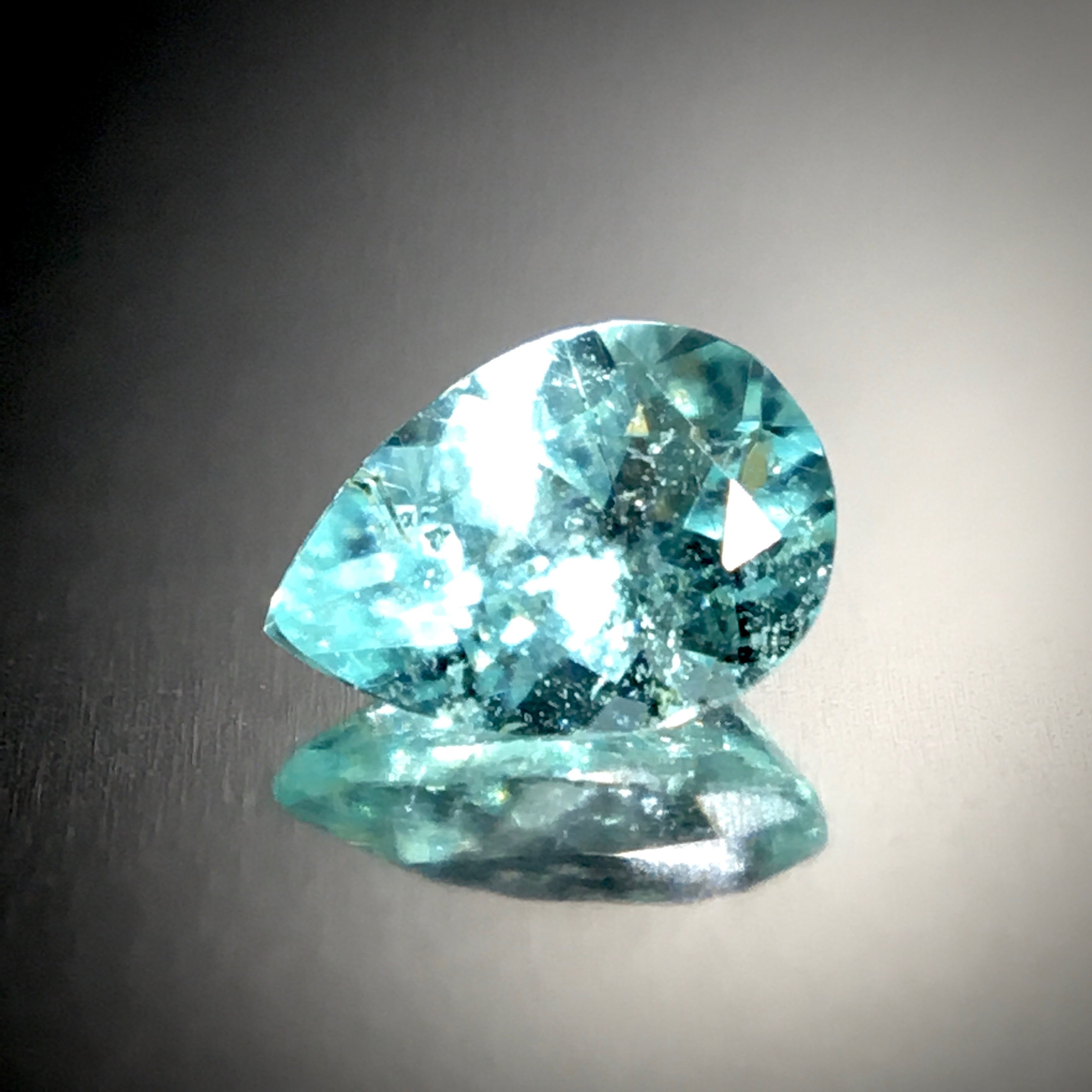 脳裏に焼き付く”ネオンブルー” 0. 09ct 天然 パライバトルマリン