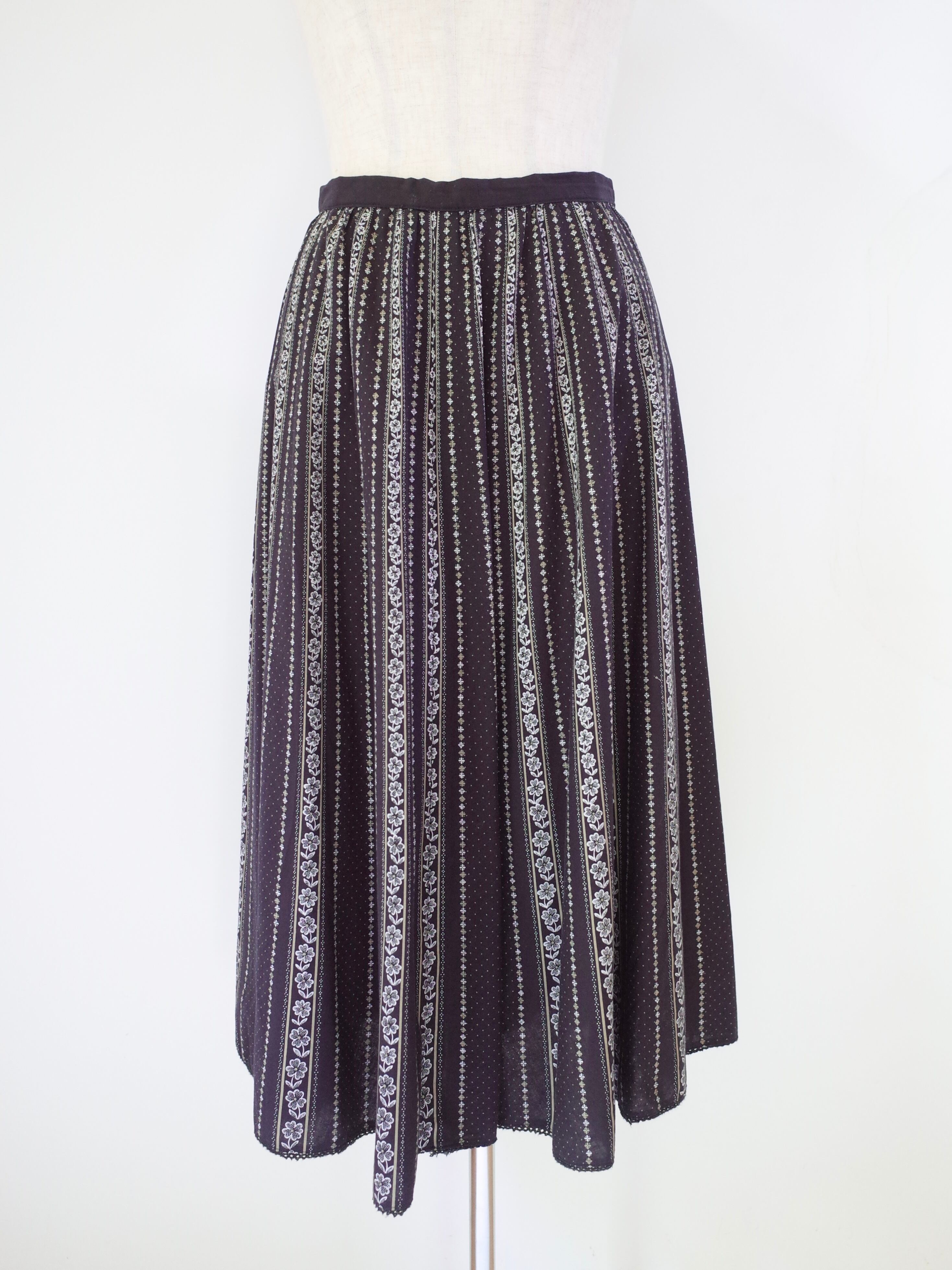 Euro flower dot pattern skirt