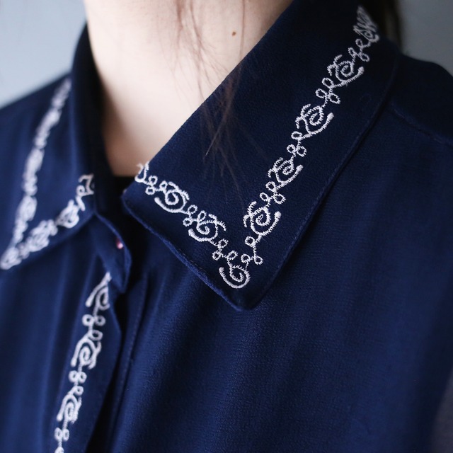 "刺繍" 蔦 motif design XXX over silhouette h/s shirt