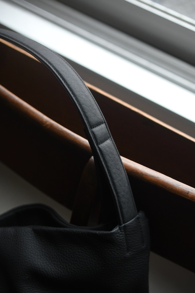 ERA. / EO SHRINK  RE:PIPE BAG (BLACK)