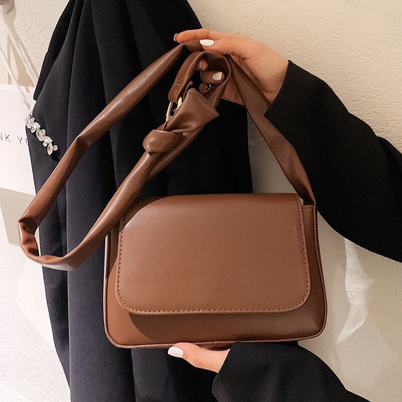 レッド スクウェア メッセンジャーバッグ Tiancai_Wing_Bag73663465136