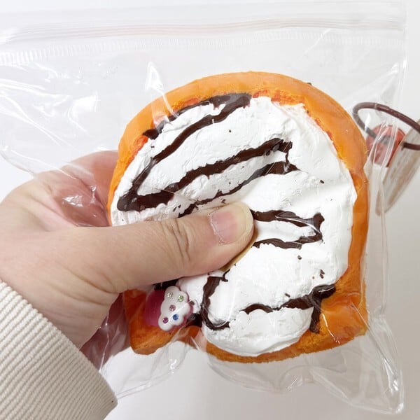クリーミースクイーズ ケーキ スクイーズ おもちゃ 水感スクイーズ 超