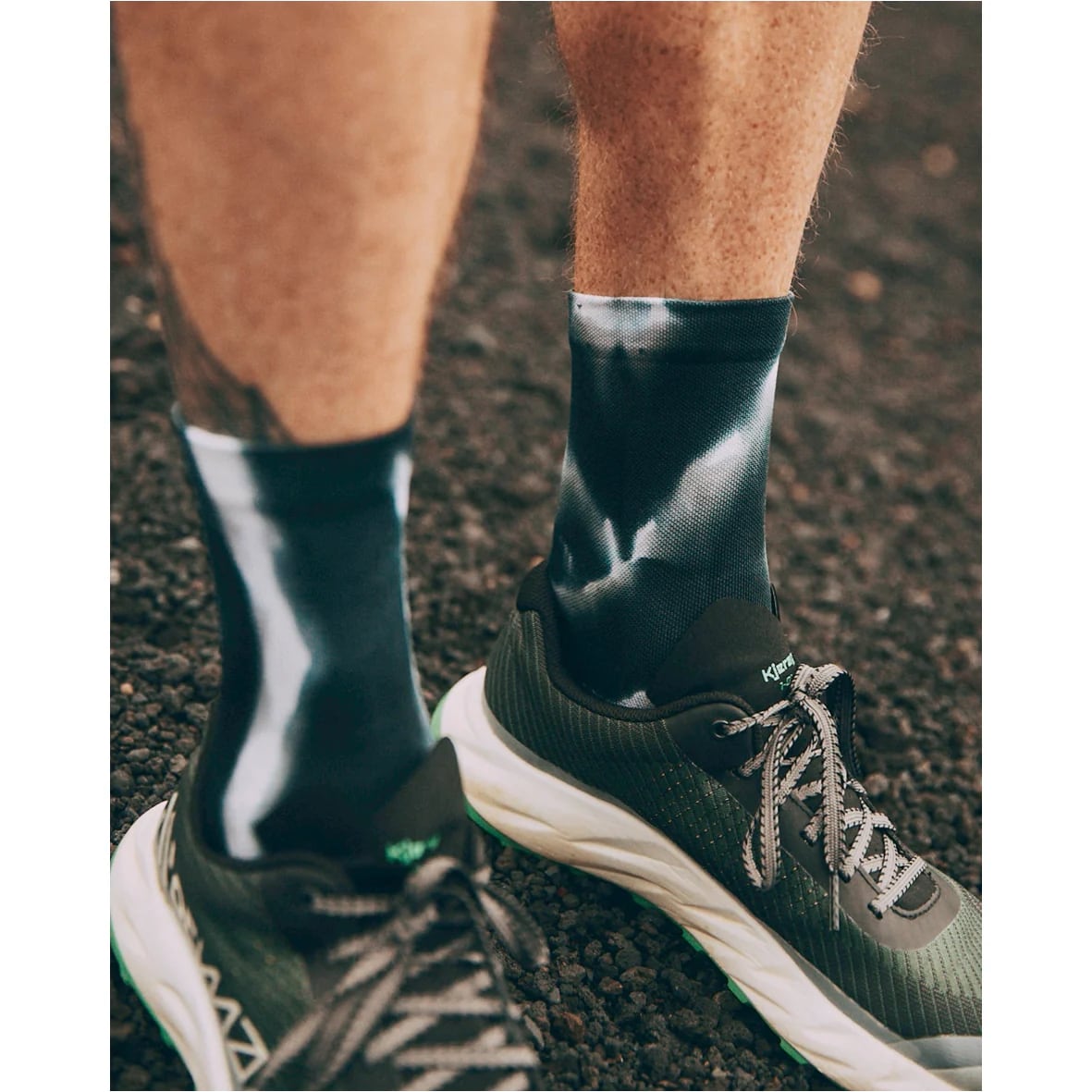 charbon / MARBLE SOCKS(BLK×WHT) | 道がまっすぐ
