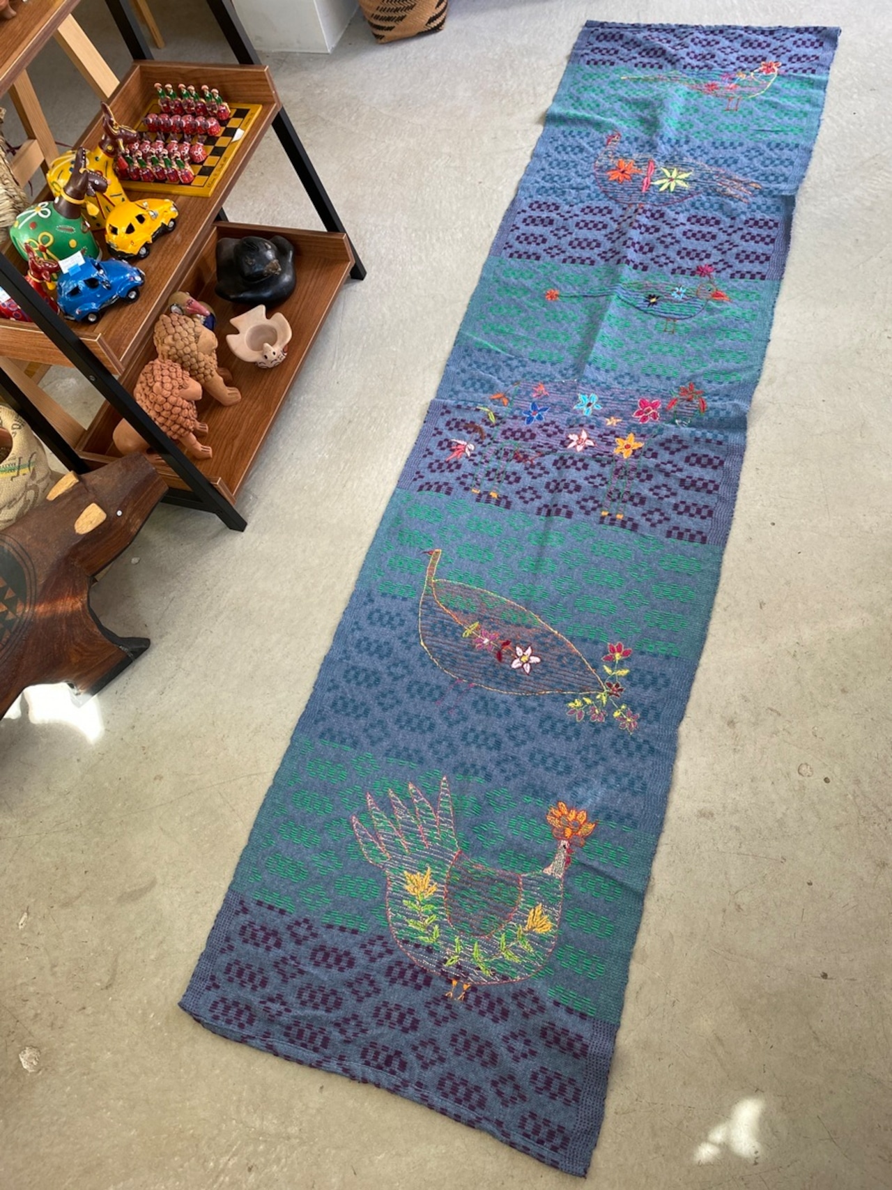 刺繍マルチカバー ロング大 ブルー 鳥と牛モチーフ