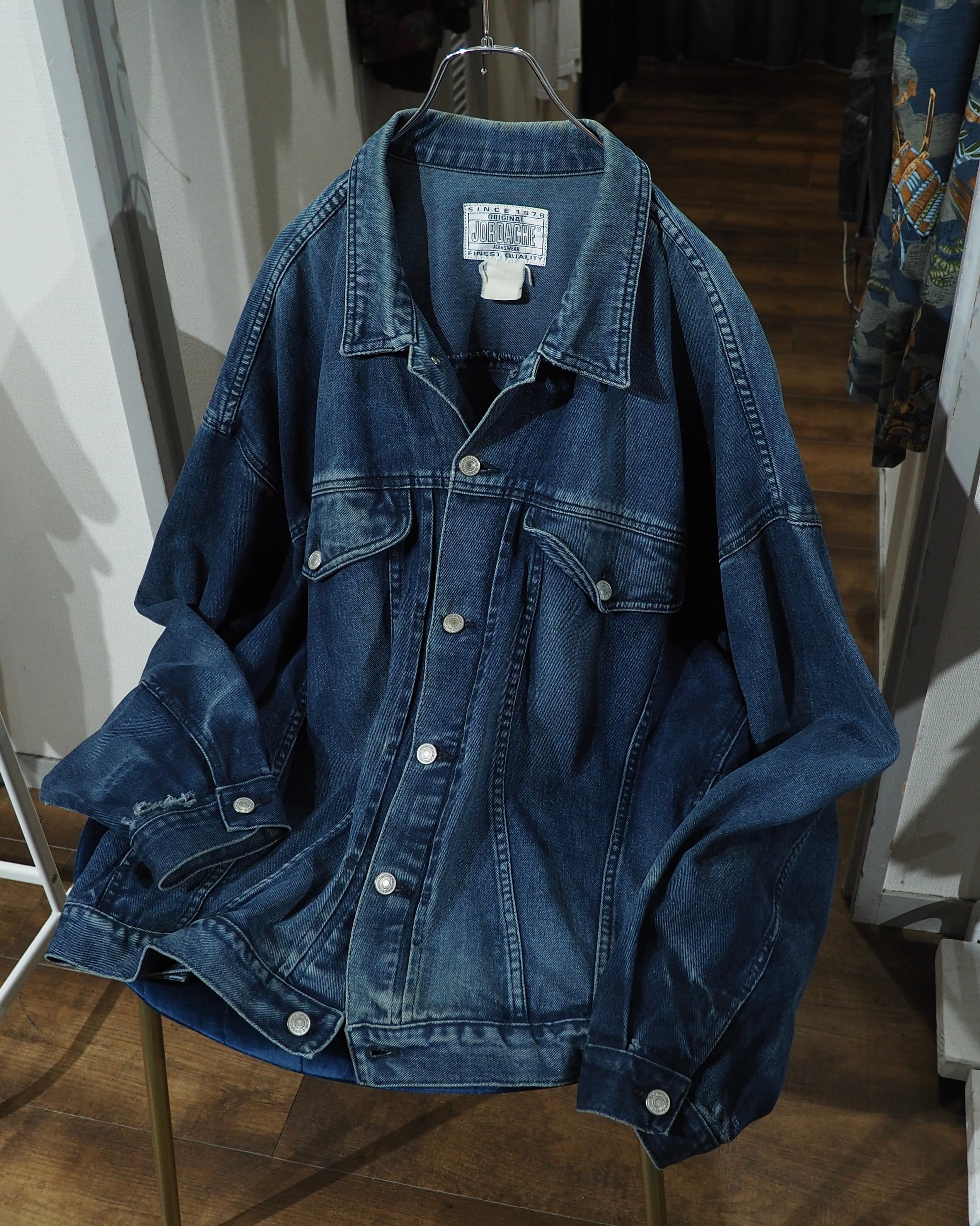 1990s " JORDACHE " Beautiful Fade Indigo Blue × Over silhouette vintage Denim Tracker jacket