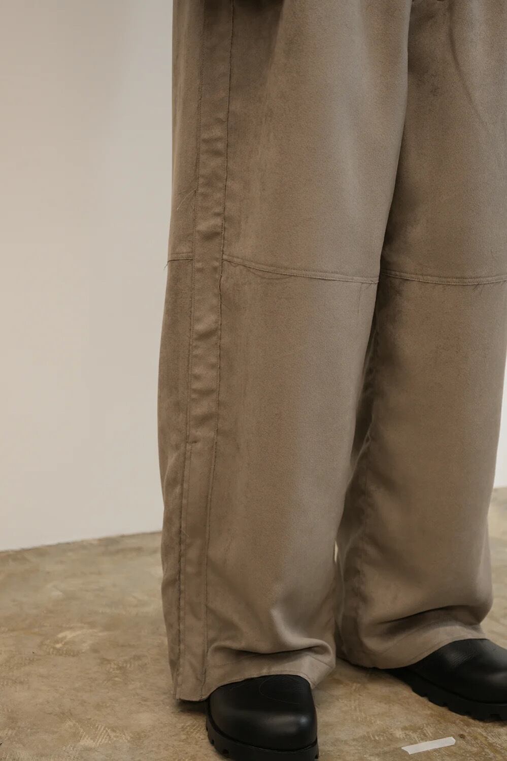 24AW】ANCELLM VEGAN LEATHER SIDE LINE PANTS (GRAY) ANC-PT51