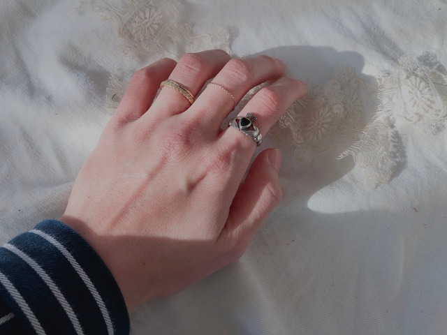 手の美術展 AMERICA vintage silver Claddagh ring