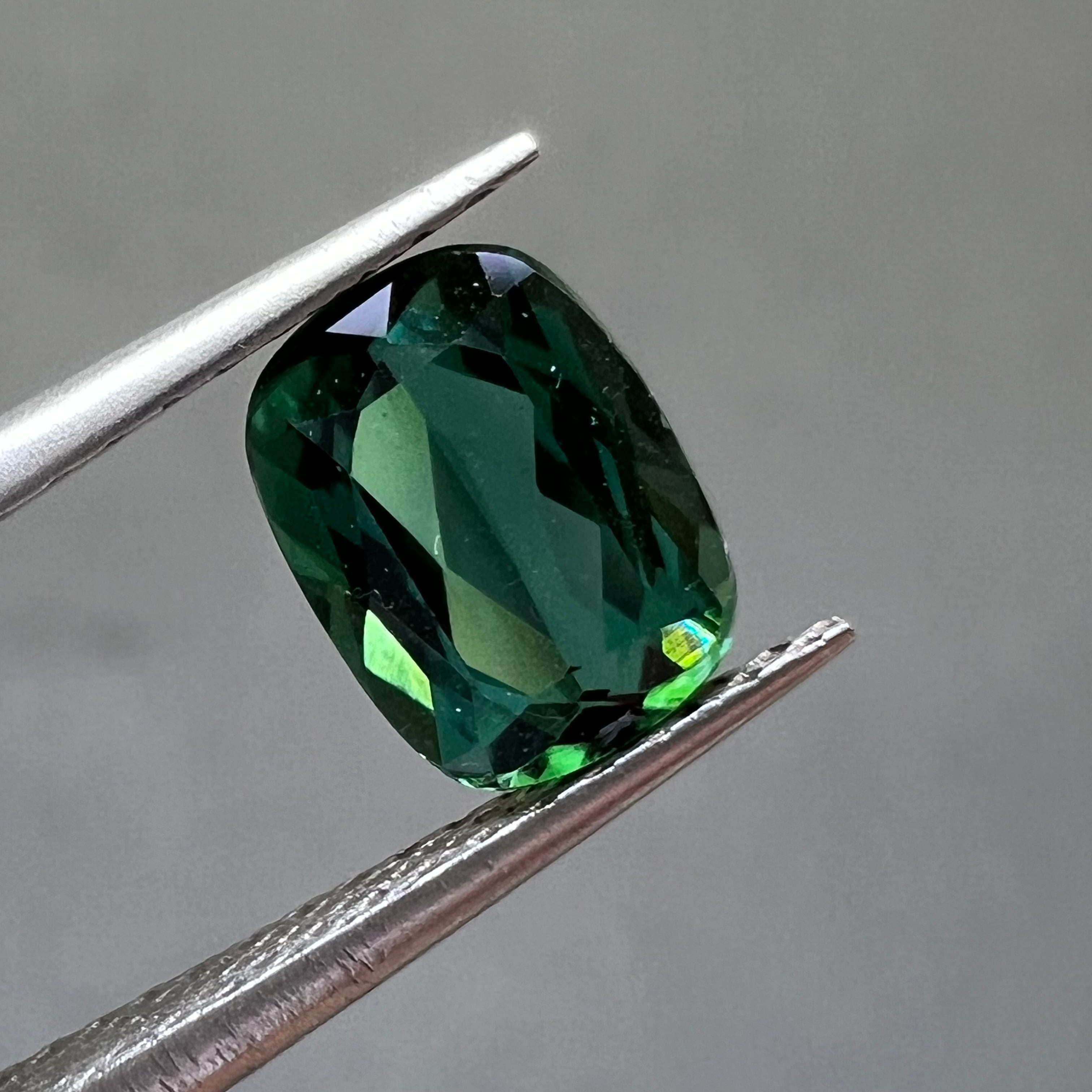 ブルーグリーントルマリン 0.94ct 6.88mm×5.22mm クッションカットルース