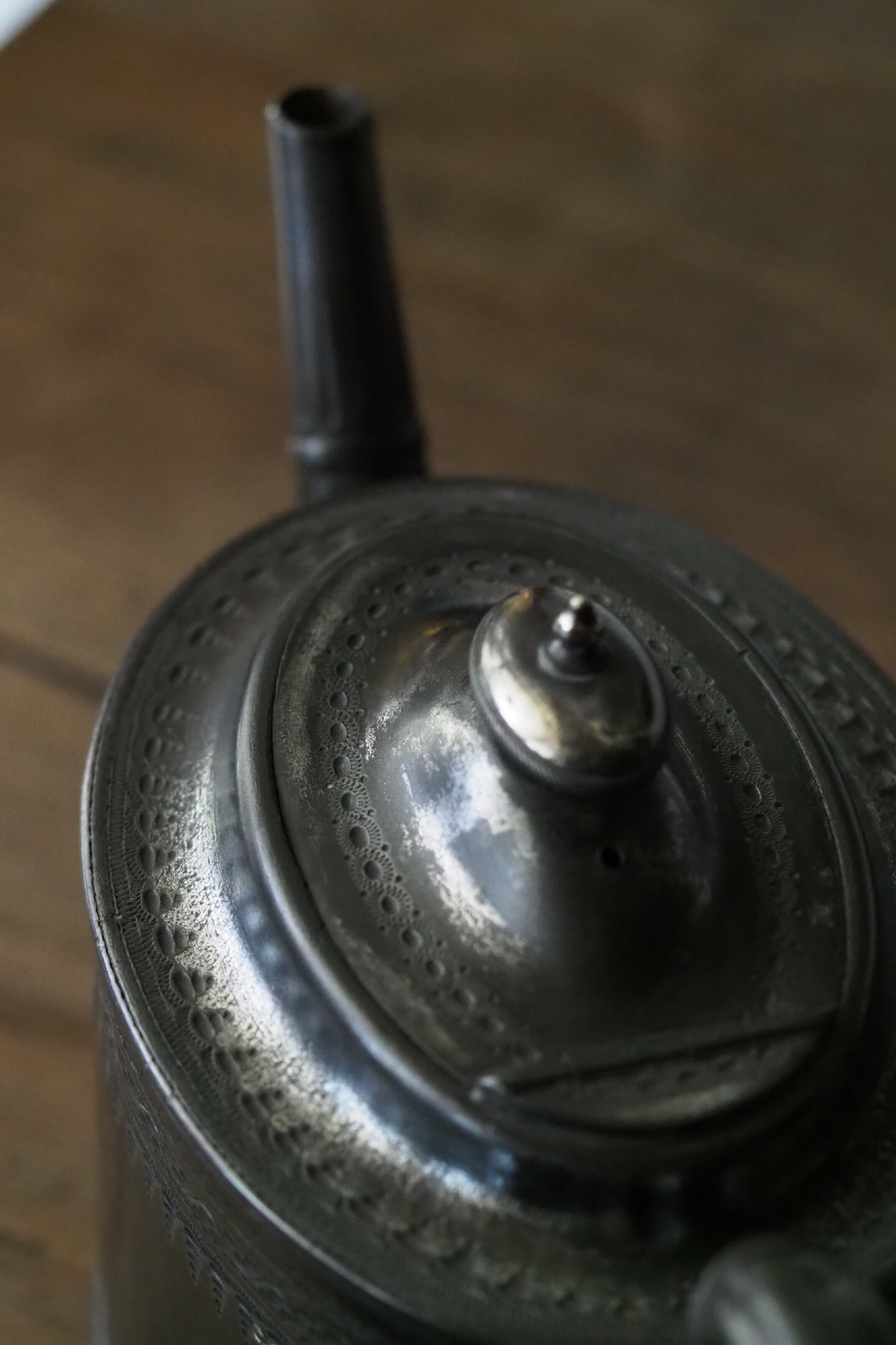 装飾用に、模様入りピューターティーポット-antique pewter tea pot