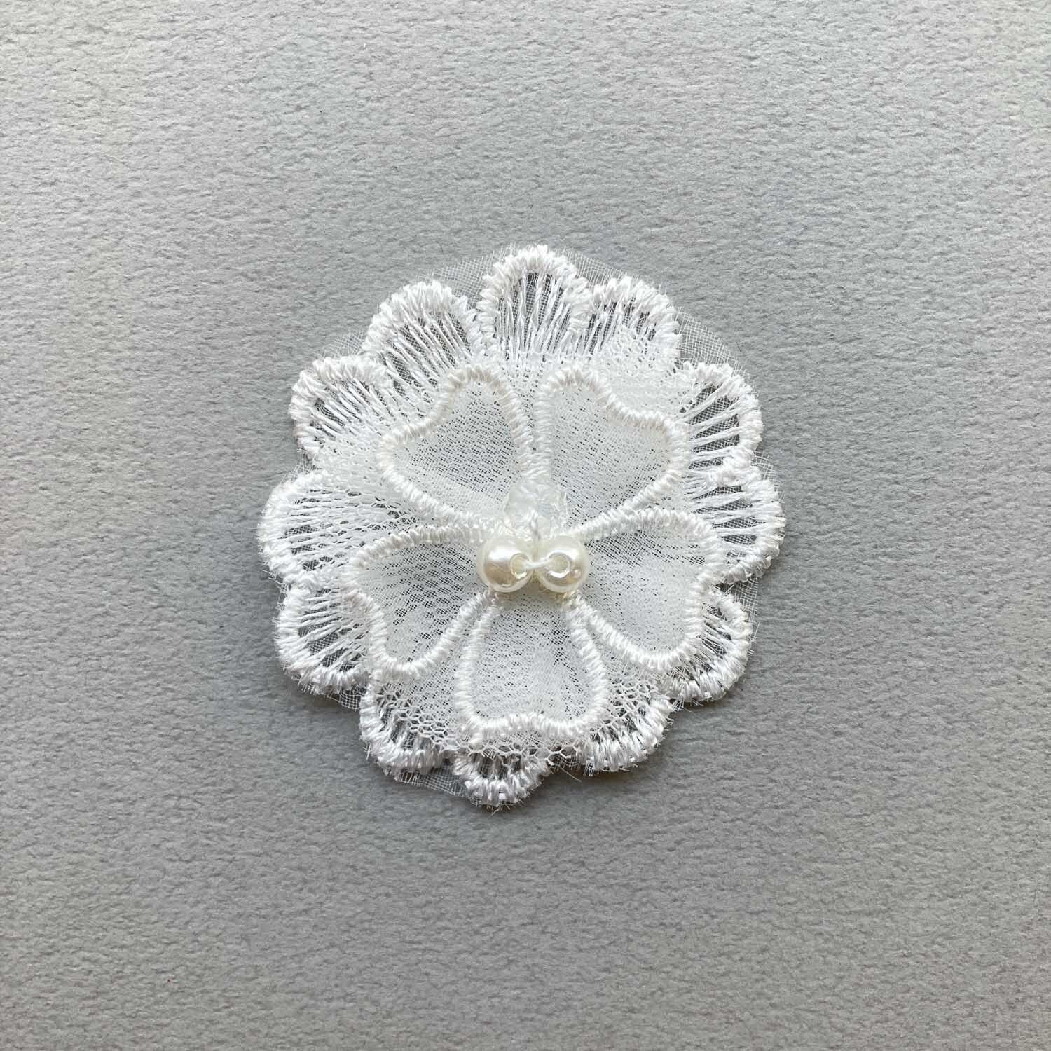 再入荷〉ビーズ付ひらひらお花モチーフレース（白・45mm） | Dua
