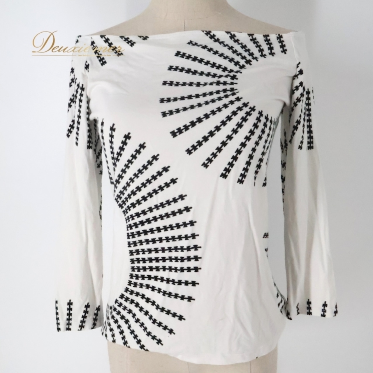 フラダンス 衣装 トップス カットソー ホワイト系 マナオラ ハワイアン アロハ フラ ダンス レッスン 練習 ブラック系 白 黒 ロンティ モノクロ かわいい おしゃれ 上品 大人っぽい 白黒 シンプル フィット感 カジュアル ダンス衣装 軽やか レディース