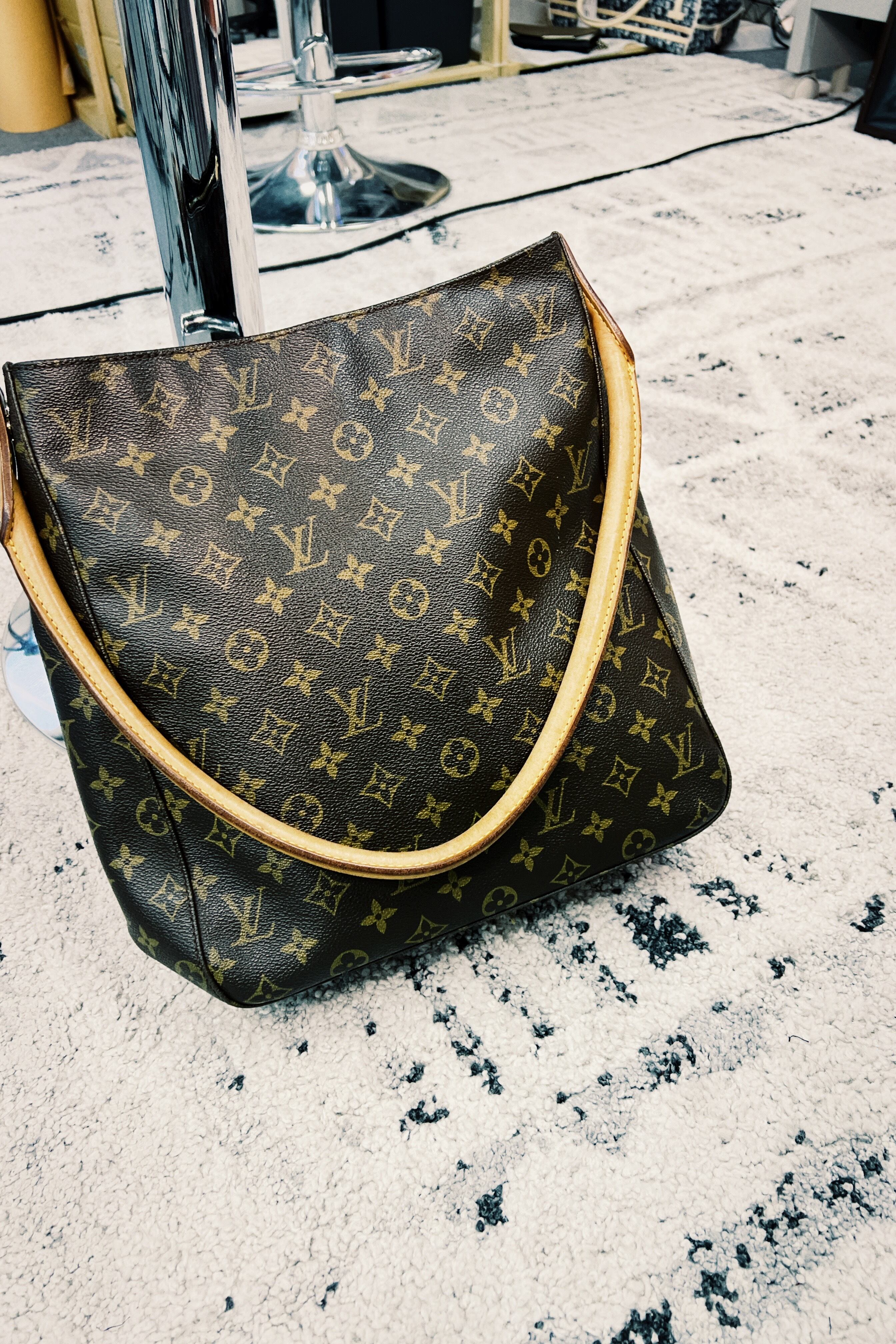 ルイヴィトン LOUIS VUITTON LV ルーピング GM モノグラム ショルダー  