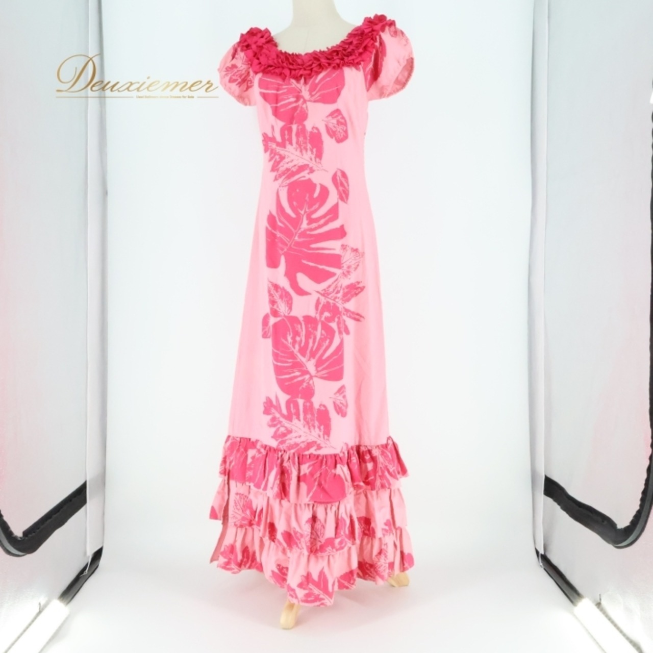 フラダンス 衣装 ワンピース ドレス CC Fashions ピンク系 ハワイ製 ワントーン フリル ボリューミー かわいい 華やか 鮮やか 明るい ラブリー ハワイアン アロハ ハワイアンプリント フラ ダンス レッスン 練習 レディース おしゃれ