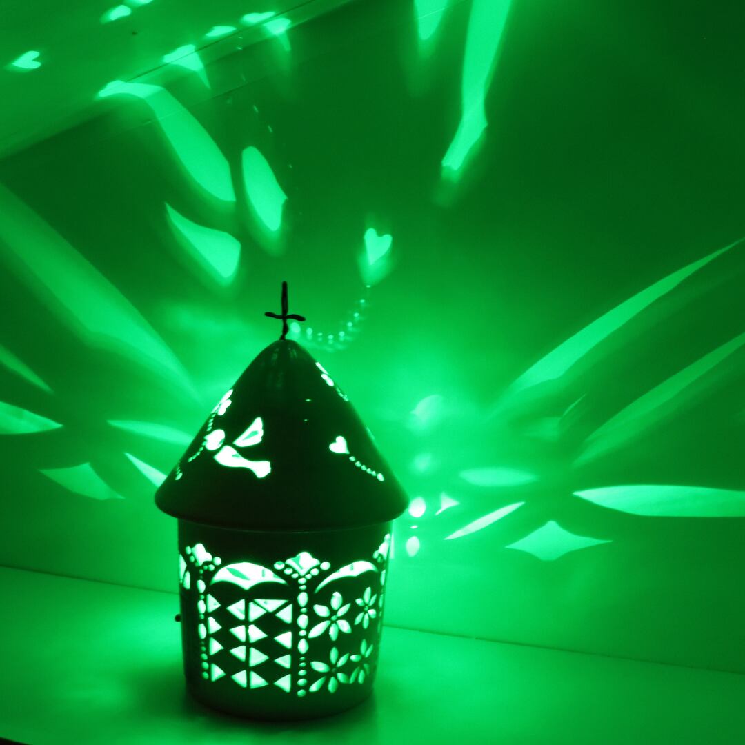 電池式LED陶器ランプシェード通販やす波窯の『幸せの教会』は