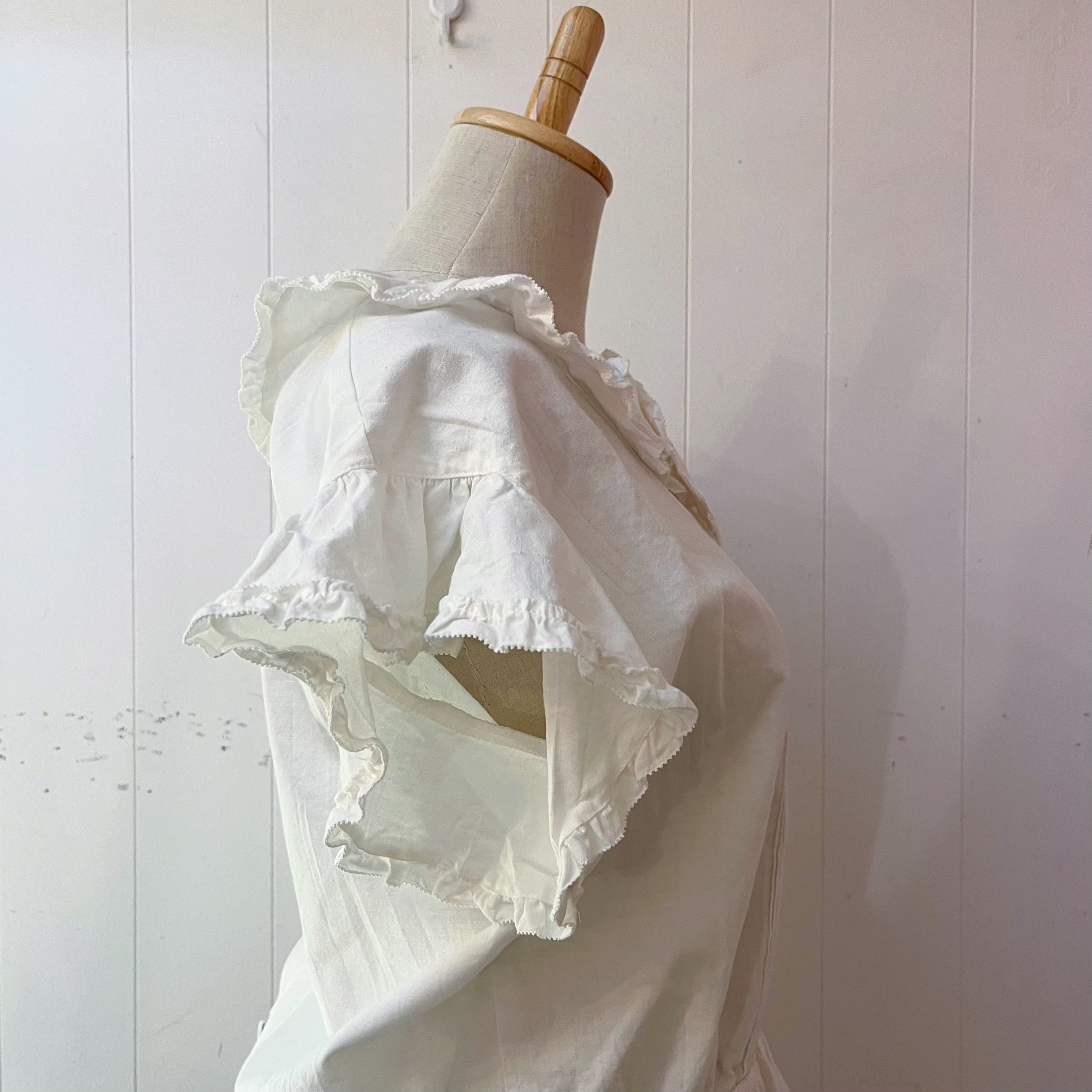 INGEBORG / frill collar ribbon blouse