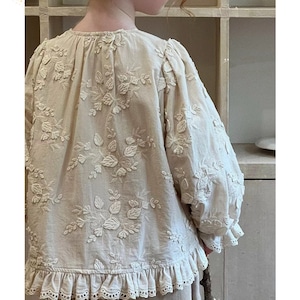 秋花刺しゅうレースブラウス