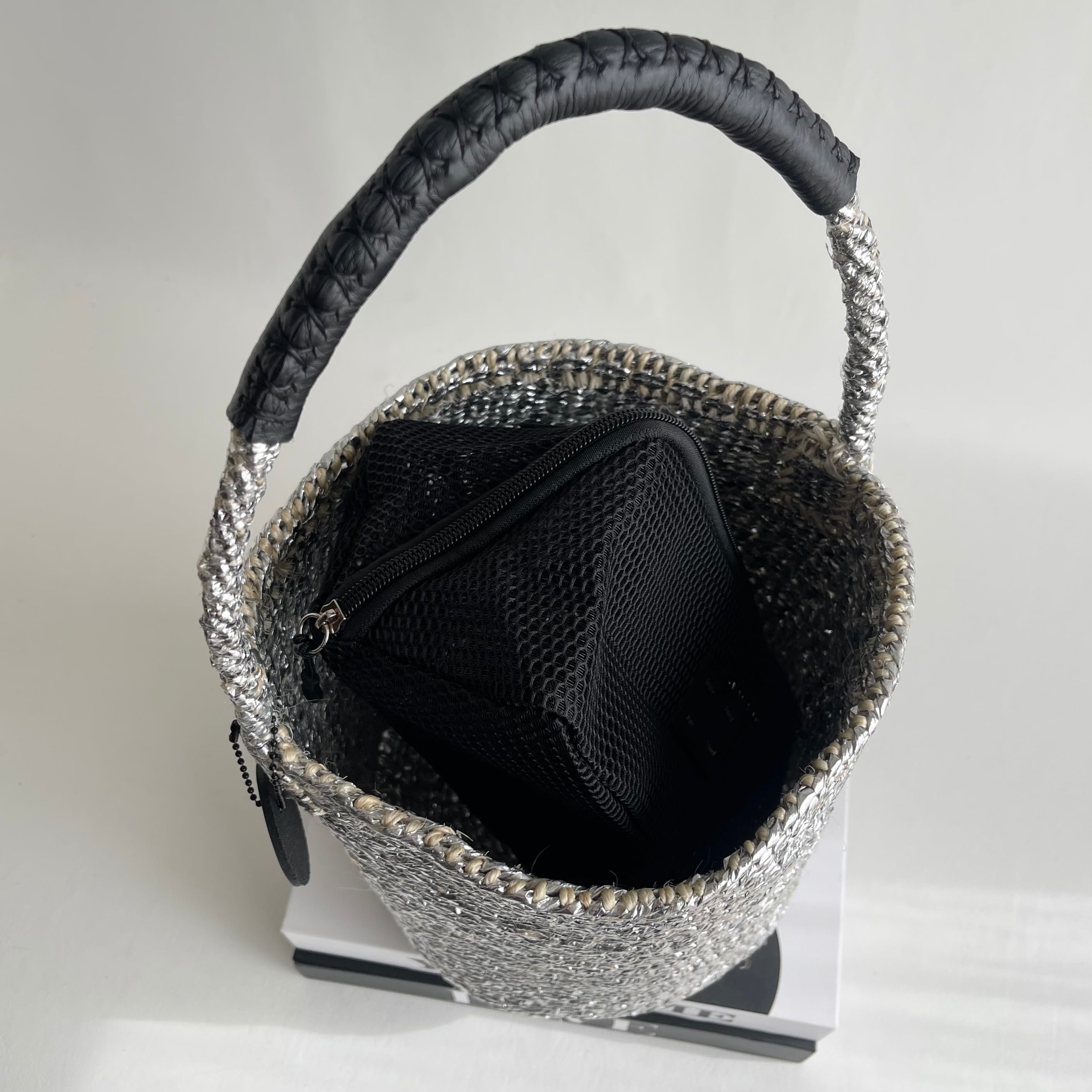 OVAL Shoulder Kago-Bag / WIDE SIZE / ポーチ付 | meong blue