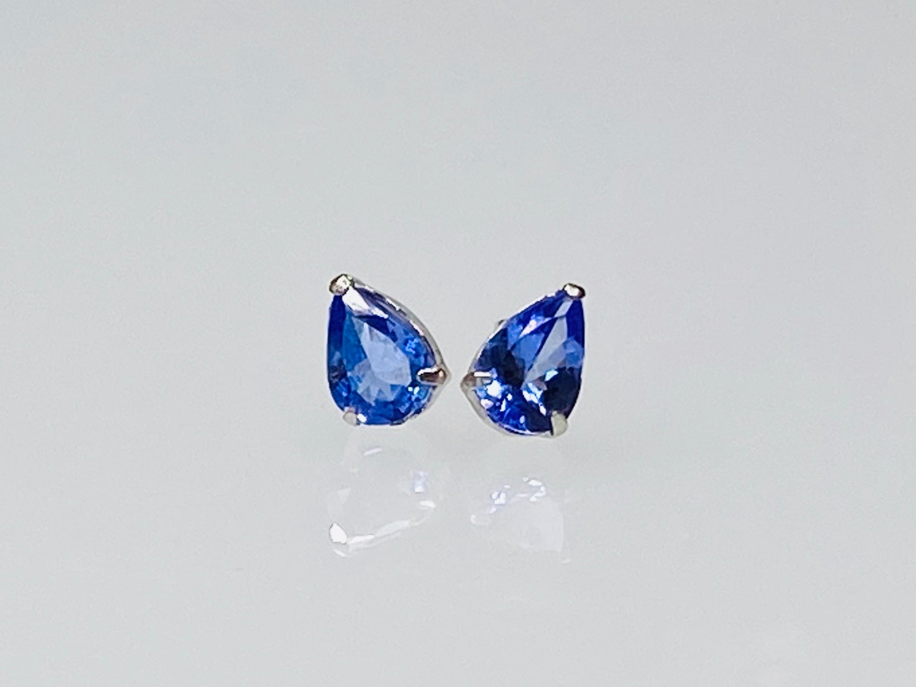 スタッド ピアス タンザナイト 計1.5ct ダイヤモンド 計0.26ct K18WGホワイトゴールド 12Pダイヤ ジュエリー アクセサリー