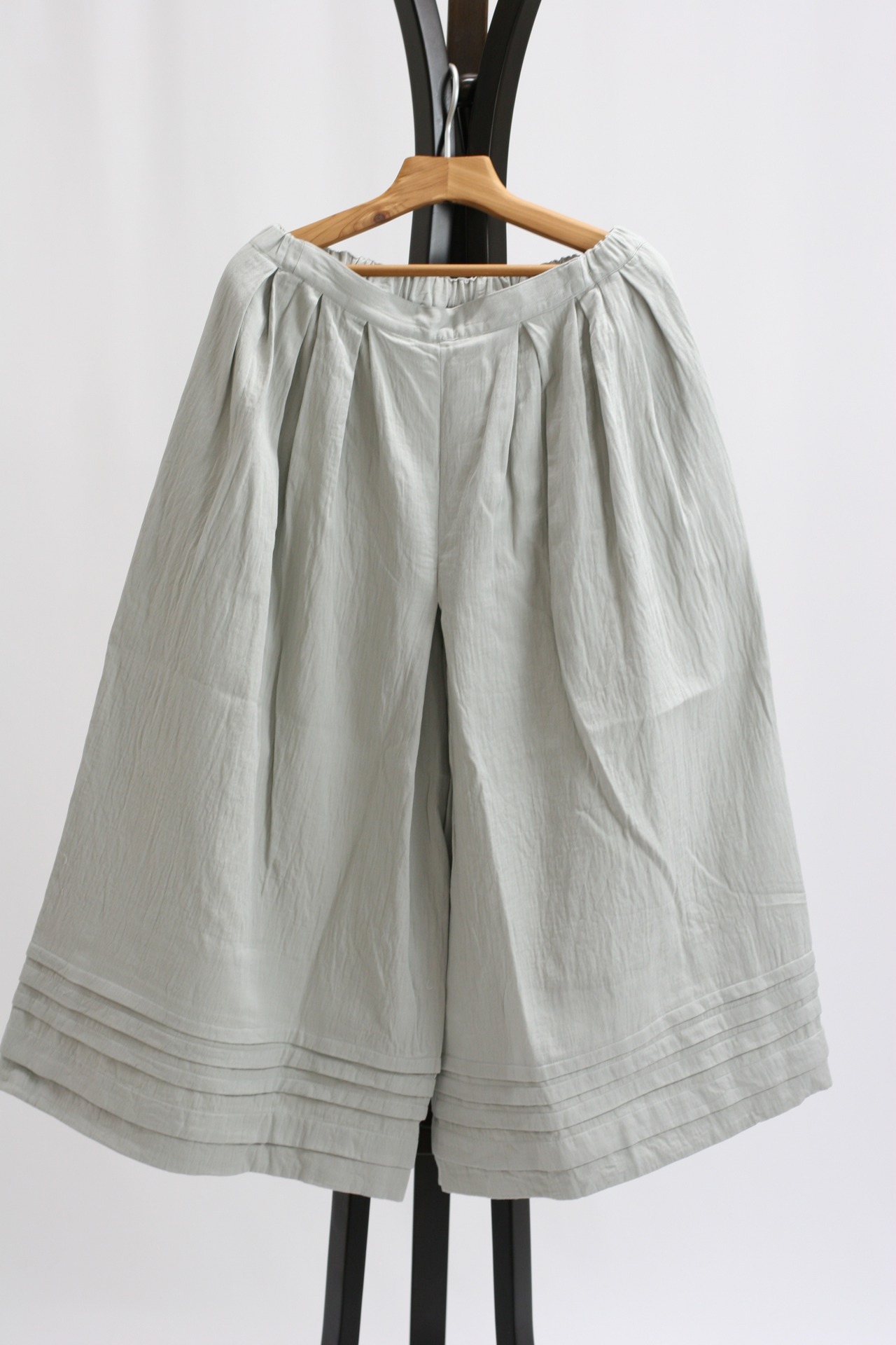 【ROBE de PEAU】Wide tuck culottes（RS018）