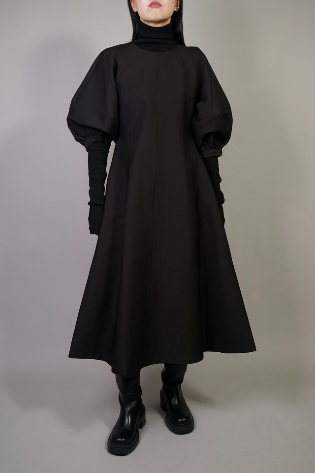BALLOON SLEEVE FLARE DRESS  (BLACK) 2210-28-106E