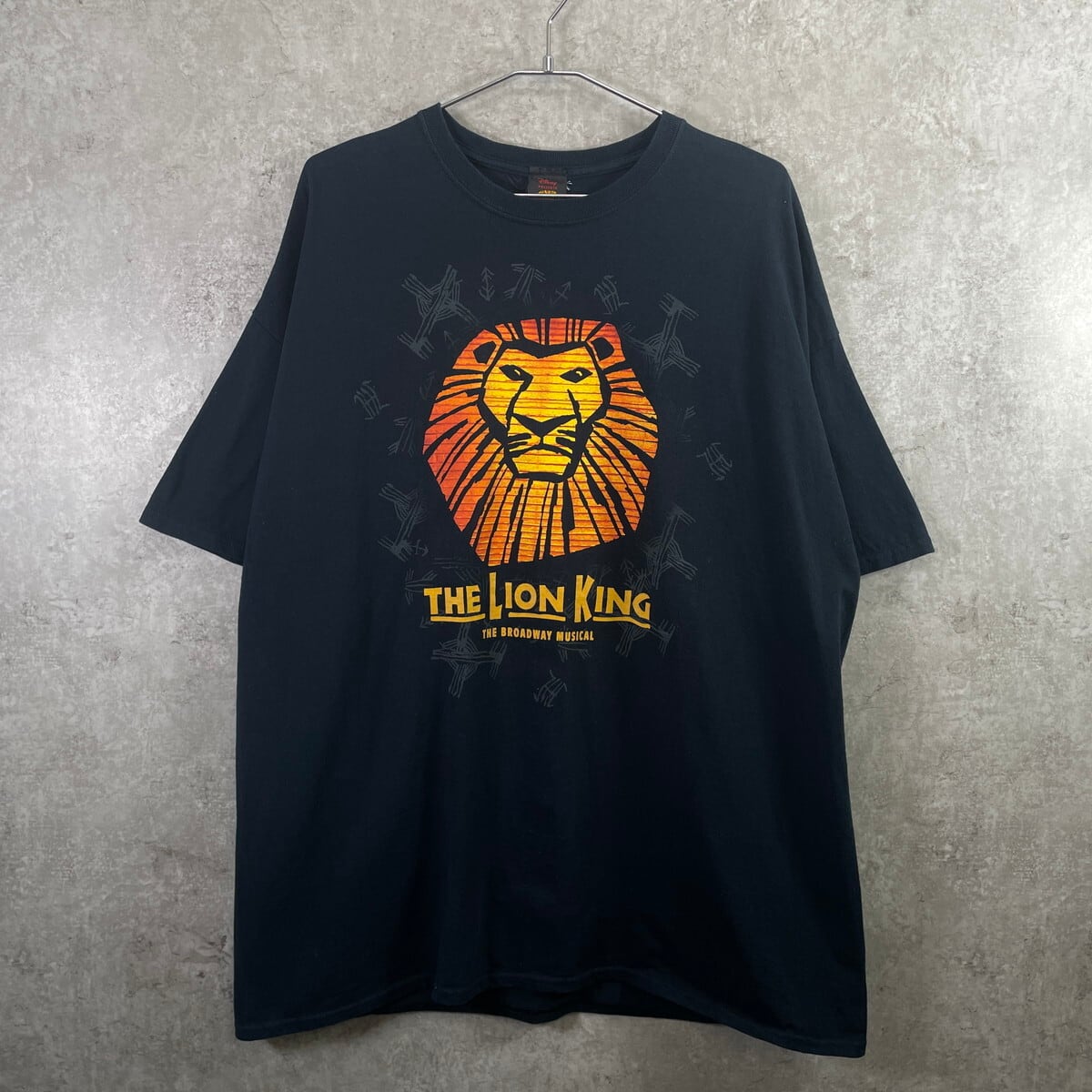 ライオンキング キャラクターＴシャツ  ブラック THE LION KING ディズニー Disney ミュージカル LOS ANGELES PANTAGES THEATRE 半袖 character プリント キャラT 古着【中古】WV2504-R0252 ライオンキング キャラクターTシャツ ブラック THE LION KING